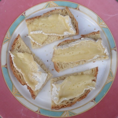 Toast camembert