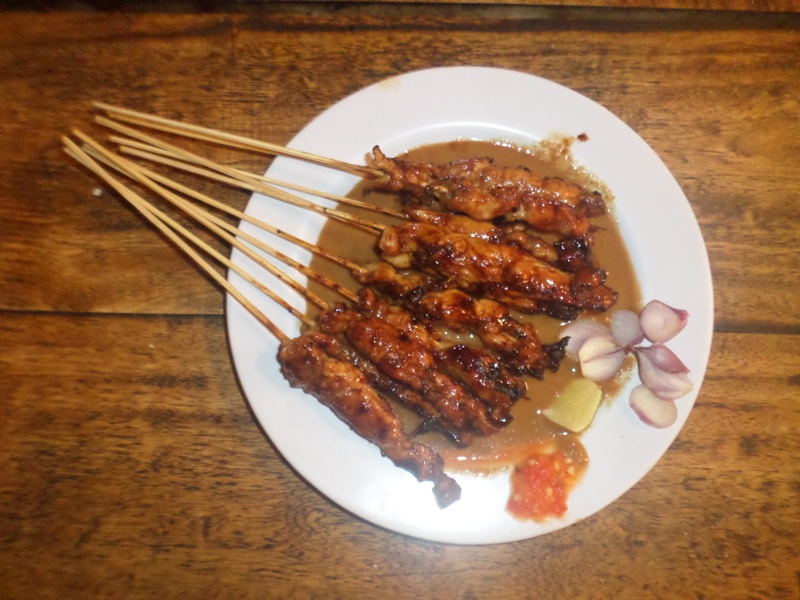 Indonesie: kipbrochette met pindasaus